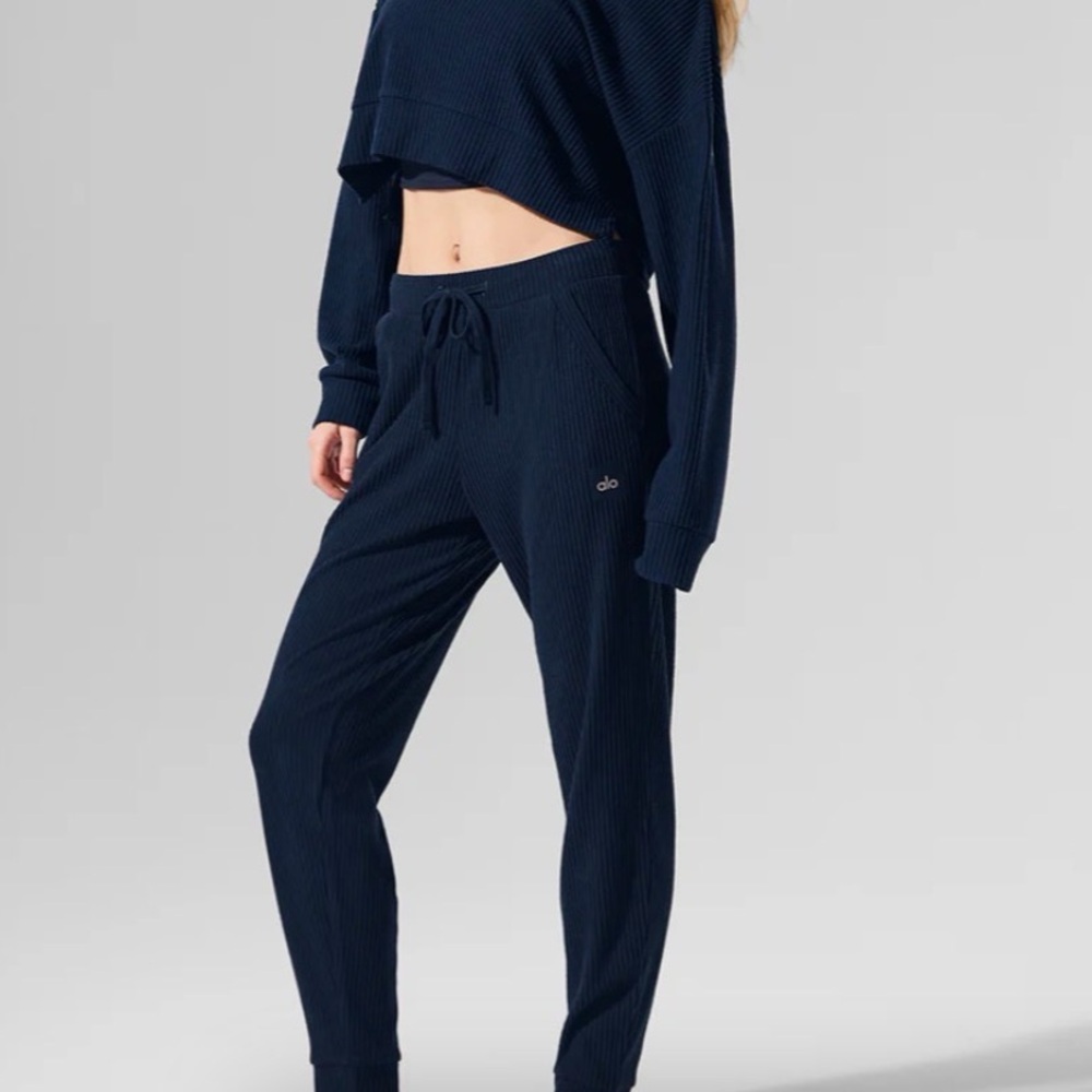 ALO Muse Sweatpant navy XS - Picture 2 of 3